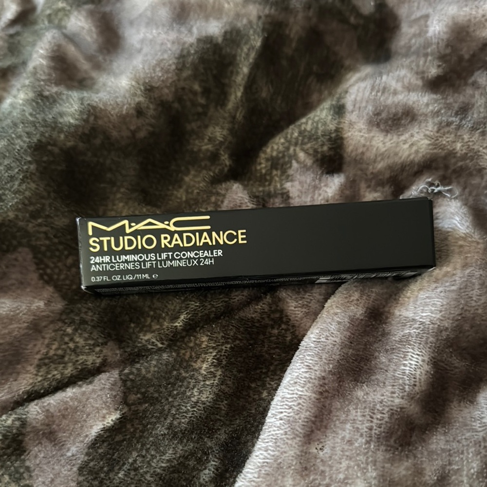 MAC Studio Radiance Concealer